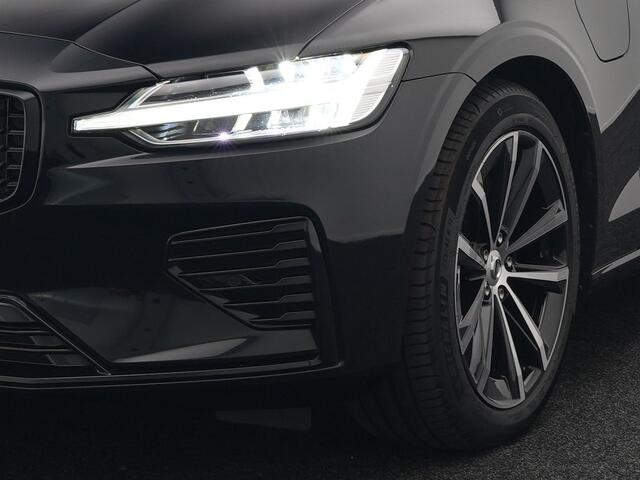 Volvo V60 T6 Plus Dark AWD Plug In Hybrid 340pk Dealer O.H PHEV | Trekhaak Af Fabriek | Adaptive Cruise | Camera | Lederen Sportstoelen Memory & Verwarmd | Google Assistant & Maps | Apple Carplay | Pilot Assist | Blis | Virtual | Navigatie | DAB |