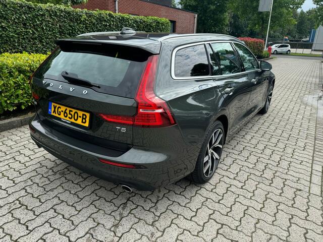 Volvo V60 2.0 T5 Momentum virtual cockpit, leer, navi