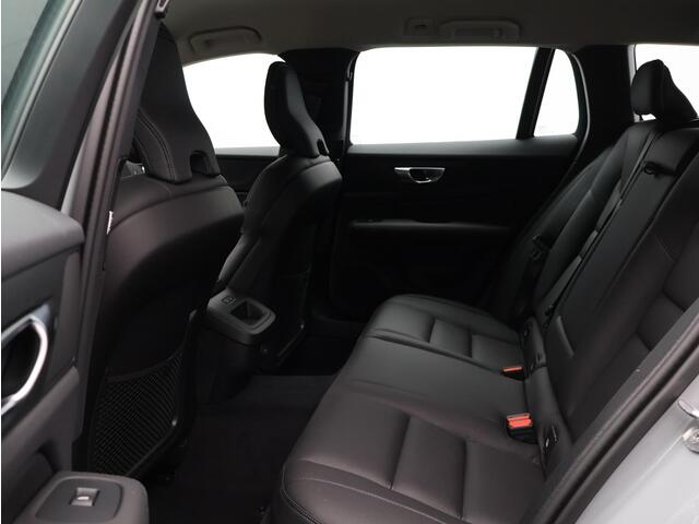 Volvo V60 2.0 B4 Essential Edition / Adaptive Cruise / Lederen Bekleding / Stoel + Stuurverwarming / BLIS / Parkeercamera / Pilot Assist /