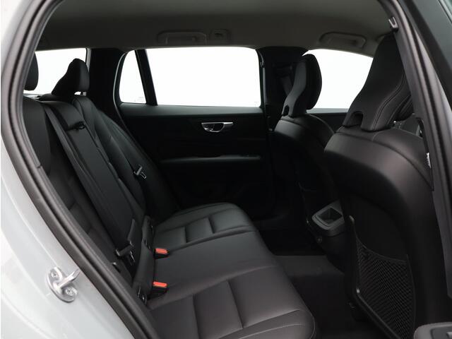Volvo V60 2.0 B4 Essential Edition / Adaptive Cruise / Lederen Bekleding / Stoel + Stuurverwarming / BLIS / Parkeercamera / Pilot Assist /