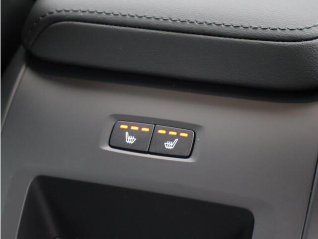 Volvo V60 2.0 B4 Essential Edition / Adaptive Cruise / Lederen Bekleding / Stoel + Stuurverwarming / BLIS / Parkeercamera / Pilot Assist /