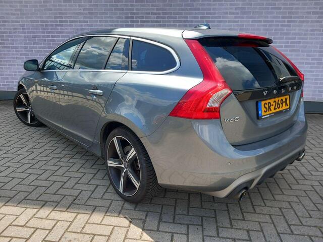 Volvo V60 T4 Business Sport Automaat | Sport stoelen | Verw. voorstoelen | Parkeerverwarming |
