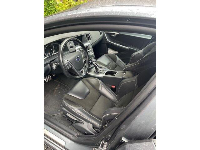 Volvo V60 T4 Business Sport Automaat | Sport stoelen | Verw. voorstoelen | Parkeerverwarming |