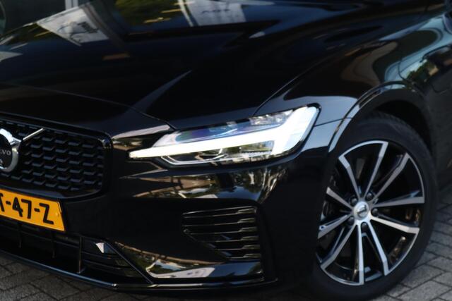 Volvo V60 2.0 T6 Plug-in hybrid AWD Plus Dark | Schuif/kanteldak | 360-camera | Voorruitverwarming |