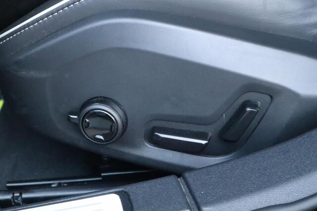 Volvo V60 2.0 T6 Plug-in hybrid AWD Plus Dark | Schuif/kanteldak | 360-camera | Voorruitverwarming |