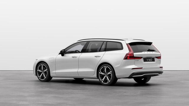 Volvo V60 2.0 T6 Plug-in hybrid AWD Plus Dark | Verwacht Sept. 2025 | Head-Up Display | Schuif/Kantel Panoramadak | Harman Kardon Premium Audio | Nappa Lederen Contourstoelen | 360º Camera |