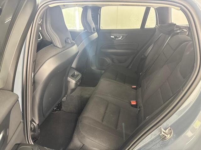 Volvo V60 2.0 B3 Momentum Business | Adaptieve Cruise Control | Trekhaak | Exterieur Styling Kit | 19" Velgen | Donker Glas |