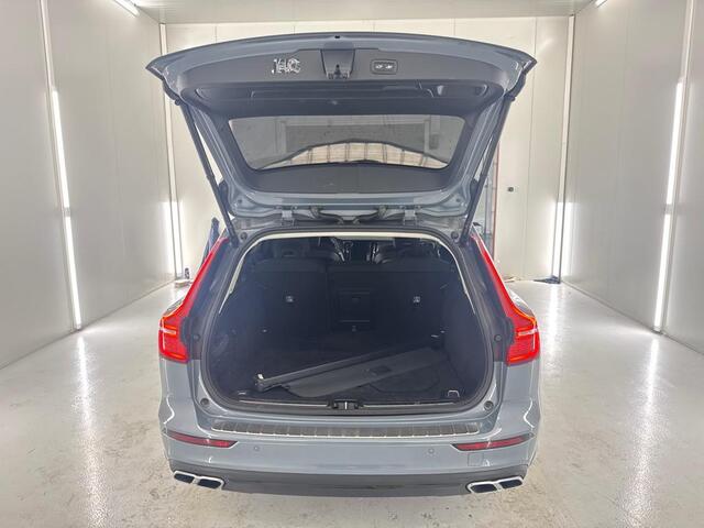Volvo V60 2.0 B3 Momentum Business | Adaptieve Cruise Control | Trekhaak | Exterieur Styling Kit | 19" Velgen | Donker Glas |