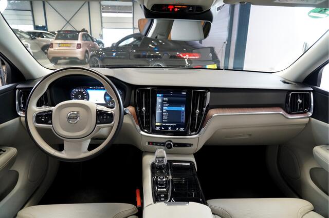 Volvo V60 2.0 T6 AWD 250kW/340pk Aut8 Twin Engine Inscription NAVI SENSUS + ADAPT.CRUISE + PILOT ASSIST + BLIS + STOELVERWARMING&-VENTILATIE + STUURVERWARMING + 360 CAMERA + EL.TREKHAAK + STOELMASSAGE + PARKSENSOREN V&A + 19" LM-VELGEN!!