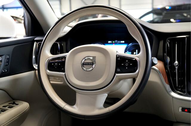 Volvo V60 2.0 T6 AWD 250kW/340pk Aut8 Twin Engine Inscription NAVI SENSUS + ADAPT.CRUISE + PILOT ASSIST + BLIS + STOELVERWARMING&-VENTILATIE + STUURVERWARMING + 360 CAMERA + EL.TREKHAAK + STOELMASSAGE + PARKSENSOREN V&A + 19" LM-VELGEN!!