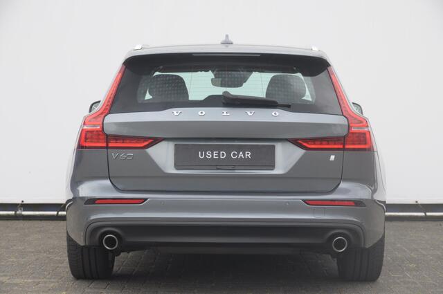 Volvo V60 T5 250PK Automaat Momentum / Adaptieve cruise control / Trekhaak / BLIS / 19" velgen / Elektrische achterklep / Stoel - en stuurwielverwarming / Lederen bekleding