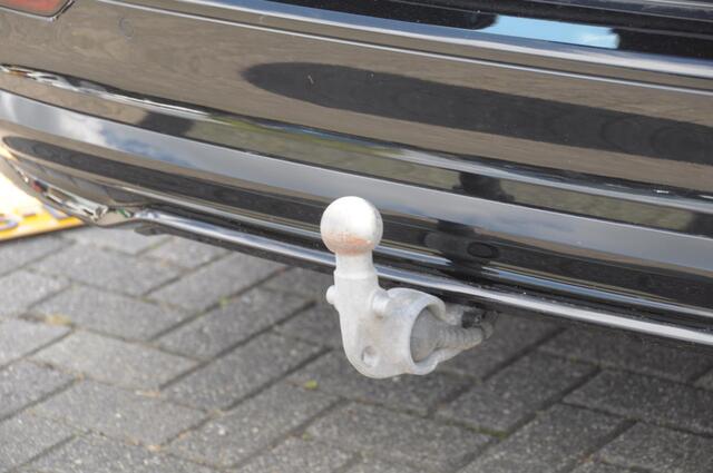 Volvo V60 T6 350PK Automaat Plug-in Hybrid AWD Plus Dark / Adaptive cruise control / Elektrische stoelen / Harman Kardon audio / Trekhaak / Pilot assist / BLIS / Stoel en stuur verwarming / Elektrische achterklep / Parkeersensoren met 360 camera / Google infotainme