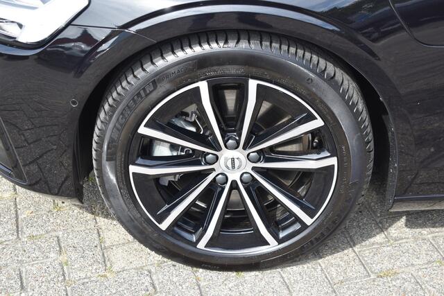 Volvo V60 2.0 T6 350 PK Plug-in hybrid AWD Plus Dark ACC | Pilot Assist | Stoel stuurverwarming | Camera | Harman Kardon