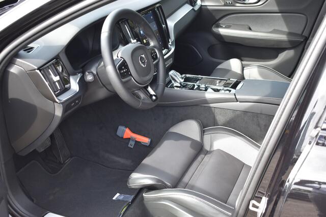 Volvo V60 2.0 T6 350 PK Plug-in hybrid AWD Plus Dark ACC | Pilot Assist | Stoel stuurverwarming | Camera | Harman Kardon