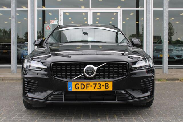 Volvo V60 2.0 T6 Plug-in hybrid AWD Plus Dark | Schuif/kanteldak | El. Trekhaak | 360 Camera | El. Stoelen met geheugen | BLIS