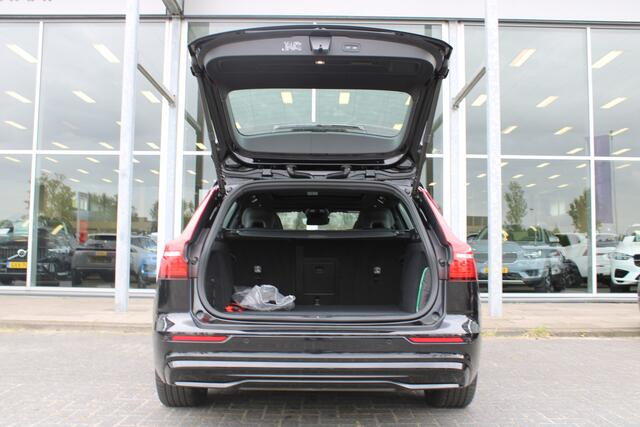 Volvo V60 2.0 T6 Plug-in hybrid AWD Plus Dark | Schuif/kanteldak | El. Trekhaak | 360 Camera | El. Stoelen met geheugen | BLIS
