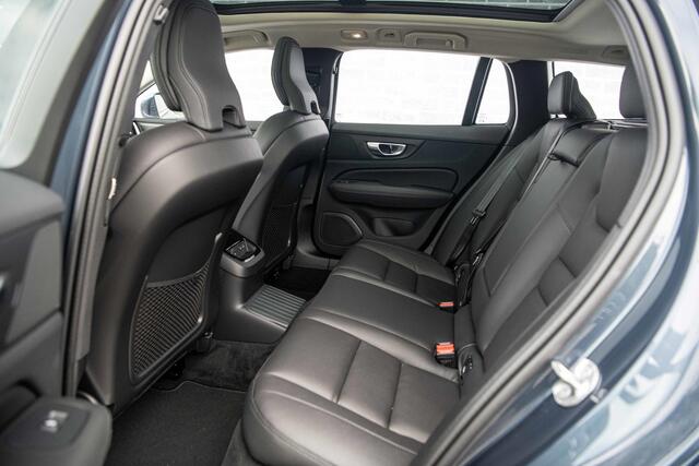 Volvo V60 2.0 T6 Plug-in hybrid AWD Ultimate Bright | Panoramadak | Gelamineerd Glas | 360 Camera | Head-up display | Adaptieve Cruise Control | Verwarmbaar Stuurwiel | Harman & Kardon Sound