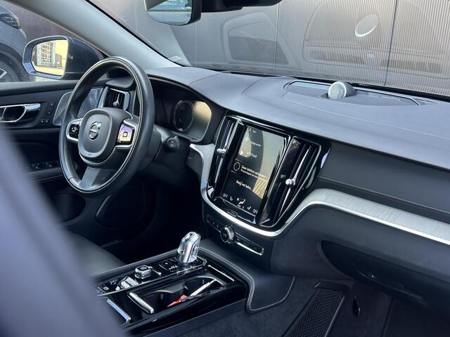 Volvo V60 2.0 T8 Twin Engine AWD Inscription / Elek. Stoelen / Trekhaak / Luchtvering / Panoramadak / Bowers & Wilkins / Camera / Leder / Stoelen+Stuur+Achterbank Verwarmd / BLIS / Carplay /