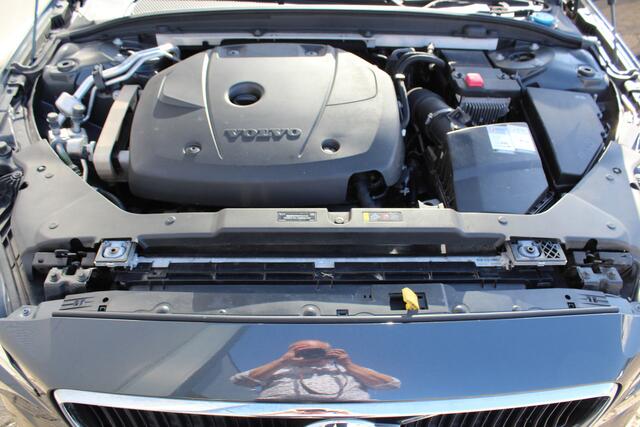 Volvo V60 2.0-250pk T5 Momentum AUTOMAAT ! Fijne comfortabele, luxe en degelijke wagen ! Autm. airco dual, elektr. panodak, elektr. achterklep, LM wielen, metallic lak, navigatie, telefoonvoorb., lederen interieur, parkeersensoren v+a, LED verlichting etc.