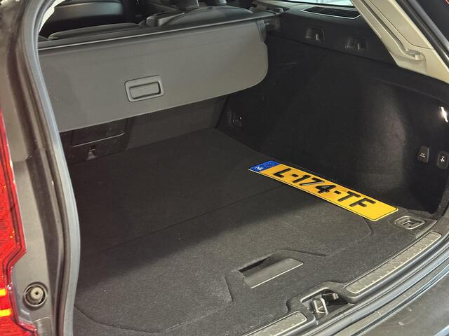 Volvo V60 2.0 B3 Inscription TREKHAAK | ELEKTRISCH GLAZEN PANORAMADAK | LEDEREN BEKLEDING | COMPLETE AUTO!