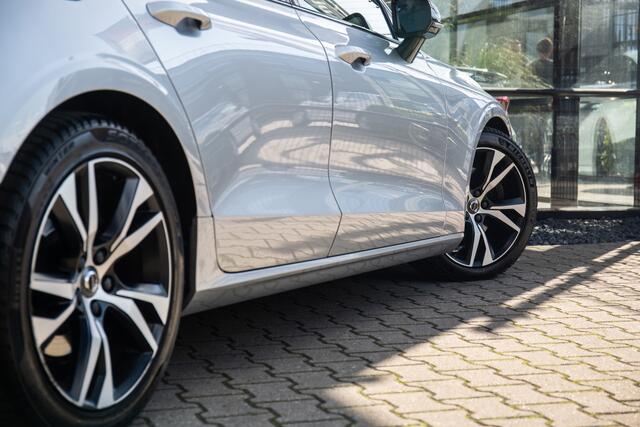 Volvo V60 2.0 T4 R-Design , Panoramadak, Nappaleder,