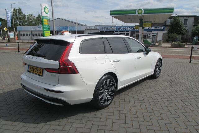Volvo V60 2.0 T6 Plug-in hybrid AWD Ultra Dark, Full Options