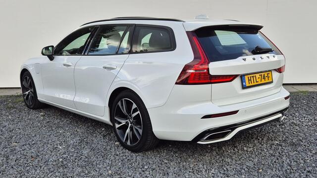 Volvo V60 2.0 T8 Recharge AWD R-Design Zeer Compleet uitgerust - Panorama dak - Trekhaak wegklapbaar - Audio Park Assist - Head Up - Lighting Pack