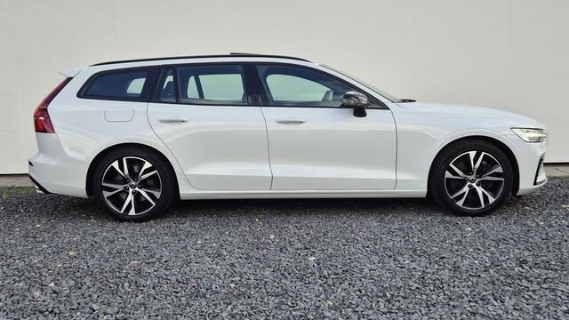 Volvo V60 2.0 T8 Recharge AWD R-Design Zeer Compleet uitgerust - Panorama dak - Trekhaak wegklapbaar - Audio Park Assist - Head Up - Lighting Pack