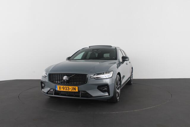 Volvo V60 2.0 B3 Plus Dark > Standkachel/Pano.schuif/Trekhaak/360 camera/Harman Kardon