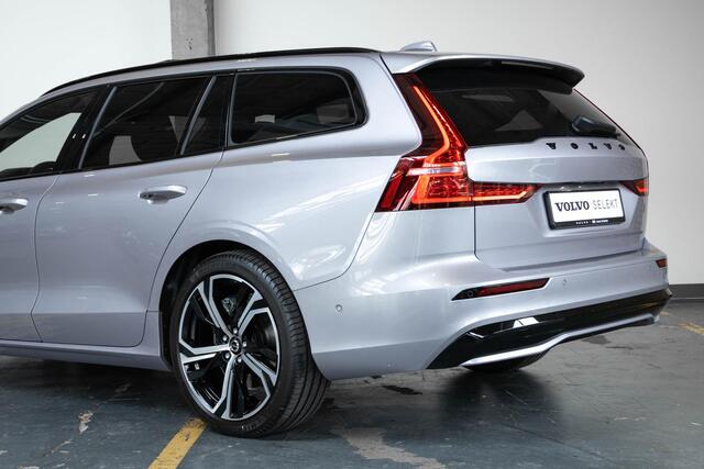 Volvo V60 T6 Plug-in hybrid AWD Plus Dark Panorama Schuif/Kanteldak | 360° Parkeercamera | Head-Up Display | Stoelverwarming | Google Infotainment | Parkeersensoren voor + achter | 19" 5-Spaaks Black / Diamond Cut velgen | Longe Range |
