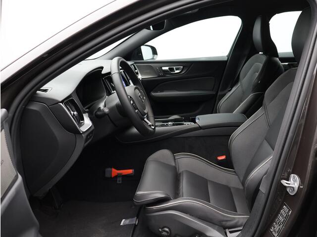 Volvo V60 2.0 T6 Plug-in hybrid AWD Plus Dark / Trekhaak / 360 Camera / Harman Kardon / Elektrische Stoelen / Stoel+Stuurverwarming / BLIS / Keyless / Adaptive Cruise /