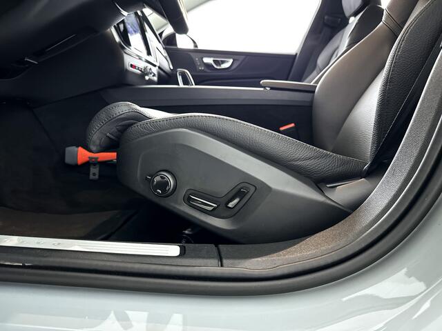 Volvo V60 B4 Aut. Plus Dark | Parkeercamera | Stoel- en stuurverwarming | Trekhaak