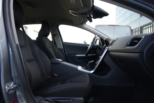 Volvo V60 2.0 D2 Polar+ 120pk Navigatie/PDC/Climate