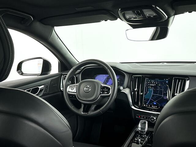 Volvo V60 T6 Aut. Plug-in hybrid AWD Plus Dark | Panoramadak | 360° camera | Stoel- en Stuurverwarming | Harman Kardon | Trekhaak