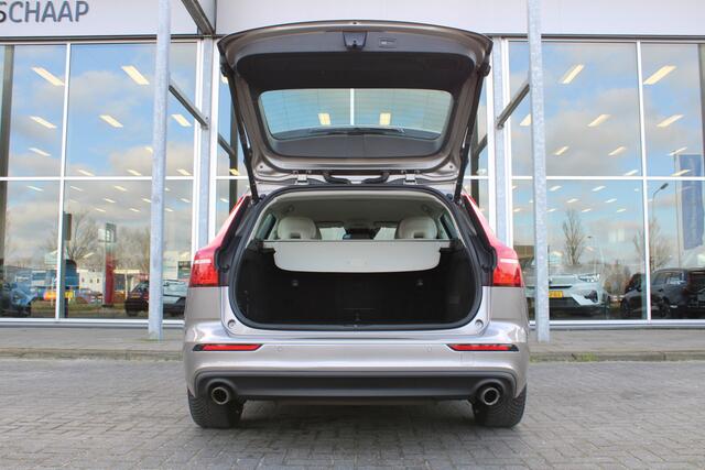 Volvo V60 T5 Automaat Momentum | Verw. Voorstoelen | PDC V+A | El. Trekhaak | AppleCarplay | 19" LMV