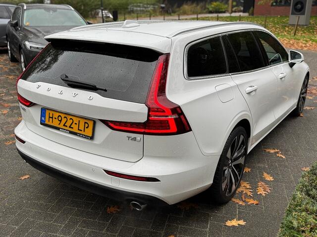 Volvo V60 2.0 T4 211pk autom Momentum Pro ecc,led,navigatie,zwleer,trekhaak