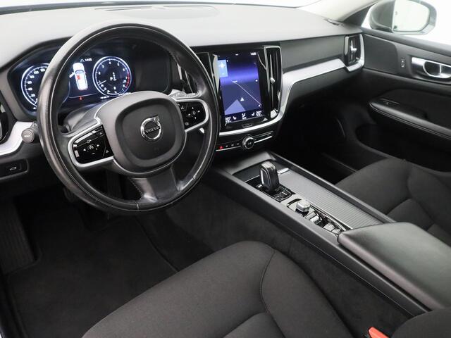 Volvo V60 2.0 B3 Momentum | PANO | CAMERA | ADAPTIVE | STOEL- EN STUURVERW. | TREKHAAK