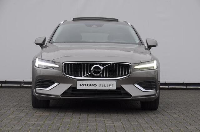 Volvo V60 T6 340PK Automaat Recharge AWD Inscription / Panoramadak / BLIS / Parkeersensoren met camera / Elektrische achterklep / Stoel - en stuurwielverwarming / Getint glas / Adaptieve cruise control