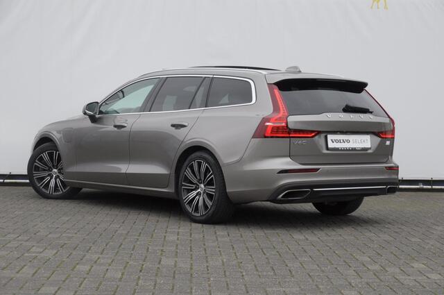 Volvo V60 T6 340PK Automaat Recharge AWD Inscription / Panoramadak / BLIS / Parkeersensoren met camera / Elektrische achterklep / Stoel - en stuurwielverwarming / Getint glas / Adaptieve cruise control