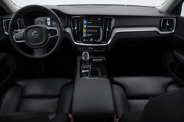 Volvo V60 T6 340PK Automaat Recharge AWD Inscription / Panoramadak / BLIS / Parkeersensoren met camera / Elektrische achterklep / Stoel - en stuurwielverwarming / Getint glas / Adaptieve cruise control