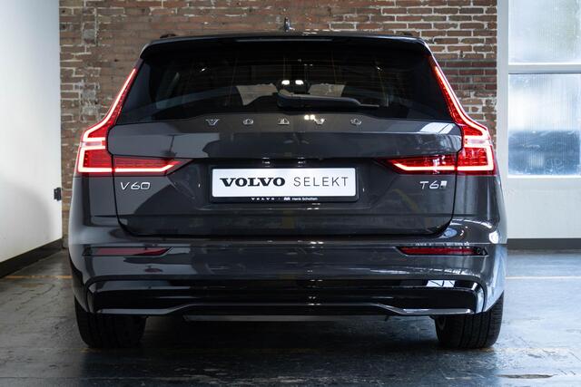 Volvo V60 2.0 T6 Plug-in hybrid AWD Plus Dark | Verwarmbare Voorstoelen (met geheugen), Stuurwiel en Achterbank | Semi-Elektrische Trekhaak | Verwarmbare Voorruit | Premium Audio by Harman Kardon | 360-Camera