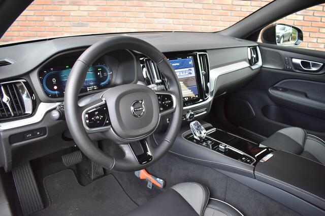 Volvo V60 T6 350PK Plug-in hybrid AWD Plus Dark | Trekhaak | 360 Camera | Harman/Kardon |