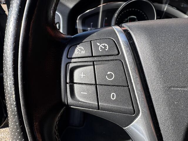 Volvo V60 2.0 T3 R-Design | Trekhaak | On-Call | 18" LMV