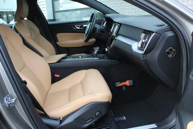 Volvo V60 2.0 T5 Momentum / Carplay / Leer / Trekhaak / N.A.P.