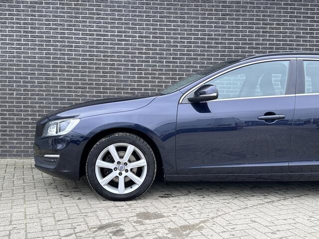 Volvo V60 1.5 T3 Momentum | Navigatie | Stoelverwarming | Automaat | Climate Control