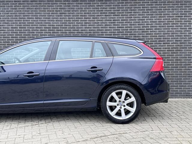 Volvo V60 1.5 T3 Momentum | Navigatie | Stoelverwarming | Automaat | Climate Control