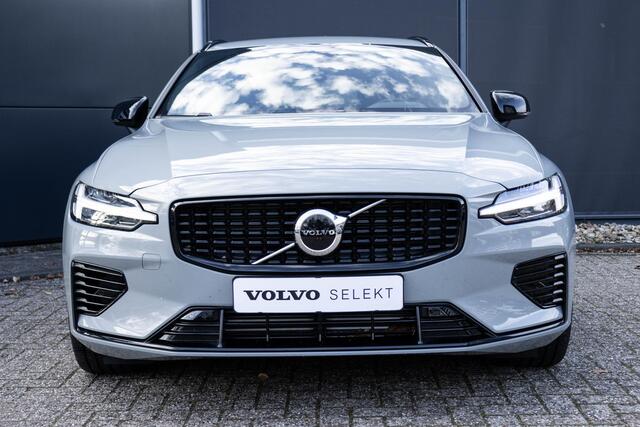 Volvo V60 T6 Plug-in hybrid AWD Plus Dark | | Verwarmbare voorstoelen | Verwarmbaar stuurwiel | Verwarmbare achterbank | Charcoal Sportleder | Zwarte hemel | 19 inch Lichtmetalen velgen | Parkeercamera | Elektrische verstelbare voorstoelen met geheugen | Premium au