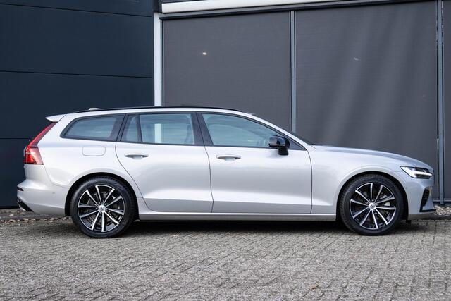 Volvo V60 T6 Plug-in hybrid AWD Plus Dark | Verwarmbare Voorstoelen (met geheugen) | Stuurwiel en Achterbank | Semi-Elektrische Trekhaak | Verwarmbare Voorruit | Premium Audio by Harman Kardon | 360-Camera