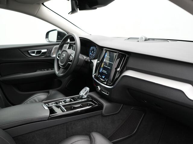 Volvo V60 2.0 T8 Recharge AWD Inscription 392pk Dealer O.H PHEV | Trekhaak Af Fabriek | Panodak | Head Up | Adaptive Cruise | 360 Camera | Bowers & Wilkins | Lederen Sporstoelen Memory & Ventilatie | Apple Carplay | Verwarmde Stoelen & Stuur | 19"L.M