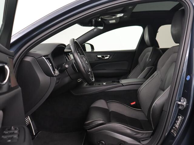 Volvo V60 2.0 T8 Recharge AWD R Design | Panoramadak | Trekhaak | Adaptive cruise | Stoelverwarming | Harman/Kardon | Camera | Carplay | Half leder | Navigatie | Full LED | PHEV | Plug In